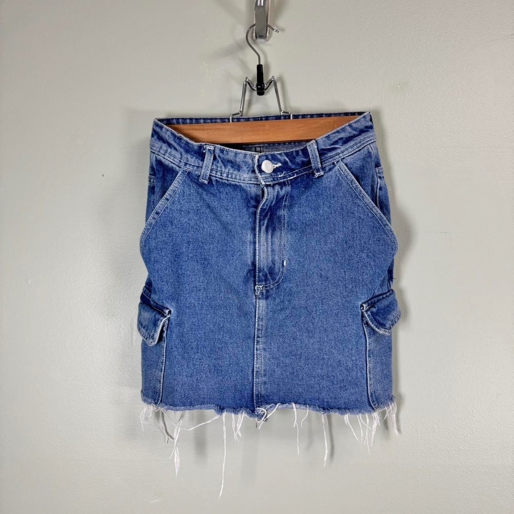 Bershka‎ High Waisted Cargo Denim Mini Skirt — Size 00 (EUR 32) 24-25"
